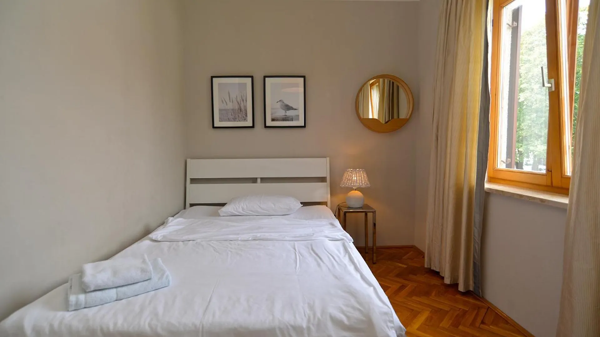 Apartments Nikola 2113 プレマントゥーラ